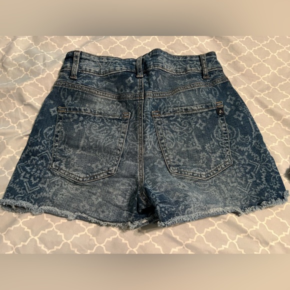 Maurice’s denim shorts - pair of 2 NWOT - Picture 5 of 8